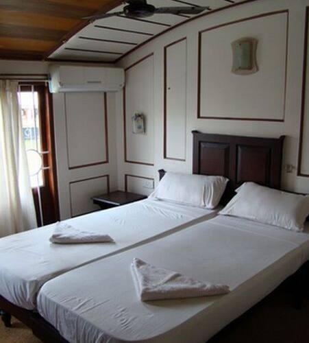 Puthussery 3 Bedroom Houseboat, Alleppey 4